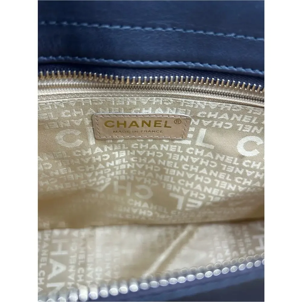 Women Chanel cargo pocket quilted shoulder bag made in France